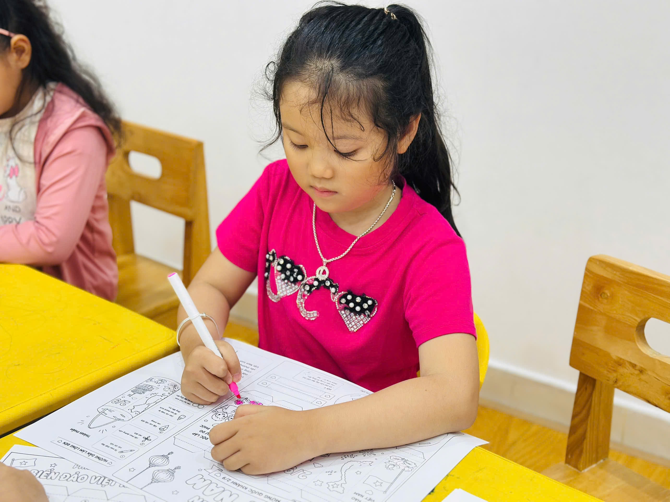 Hoạt động chào mừng 81 năm Quốc khánh Việt Nam tại Smile English 4