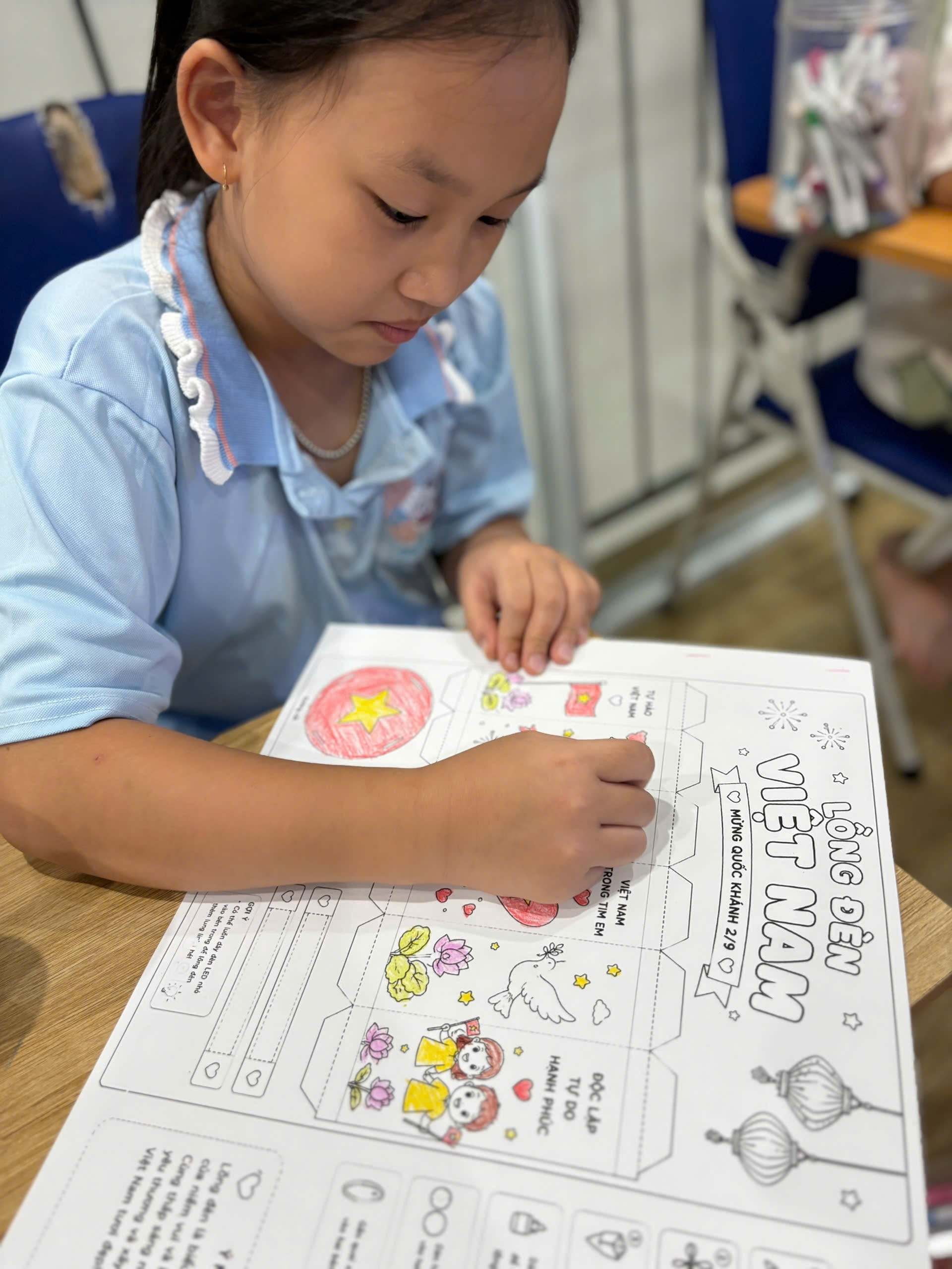 Hoạt động chào mừng 81 năm Quốc khánh Việt Nam tại Smile English 8