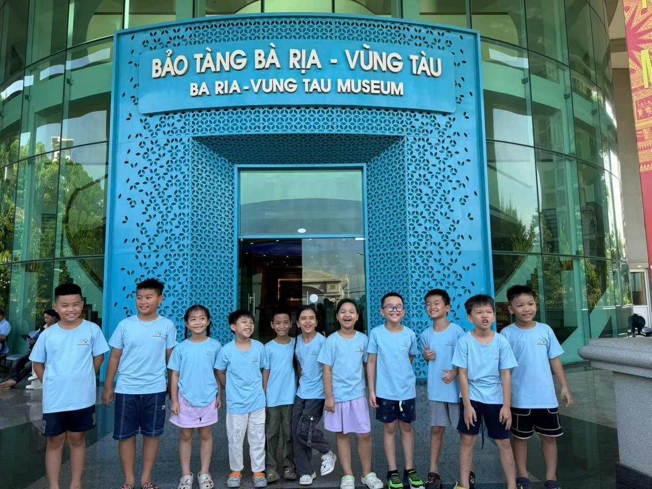 Outing 2026 — Các bé khám phá bảo tàng và học tiếng Anh thực tế